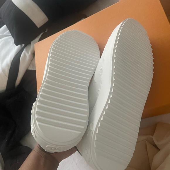 - Brand new Louis Vuitton time out sneakers size 41 - Picture 3 of 6